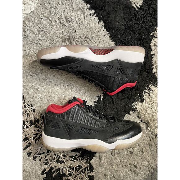 Size 9.5 - Nike Air Jordan 11 Low IE Bred 2021 (919712-023) XI Retro Tried On? - Picture 1 of 5